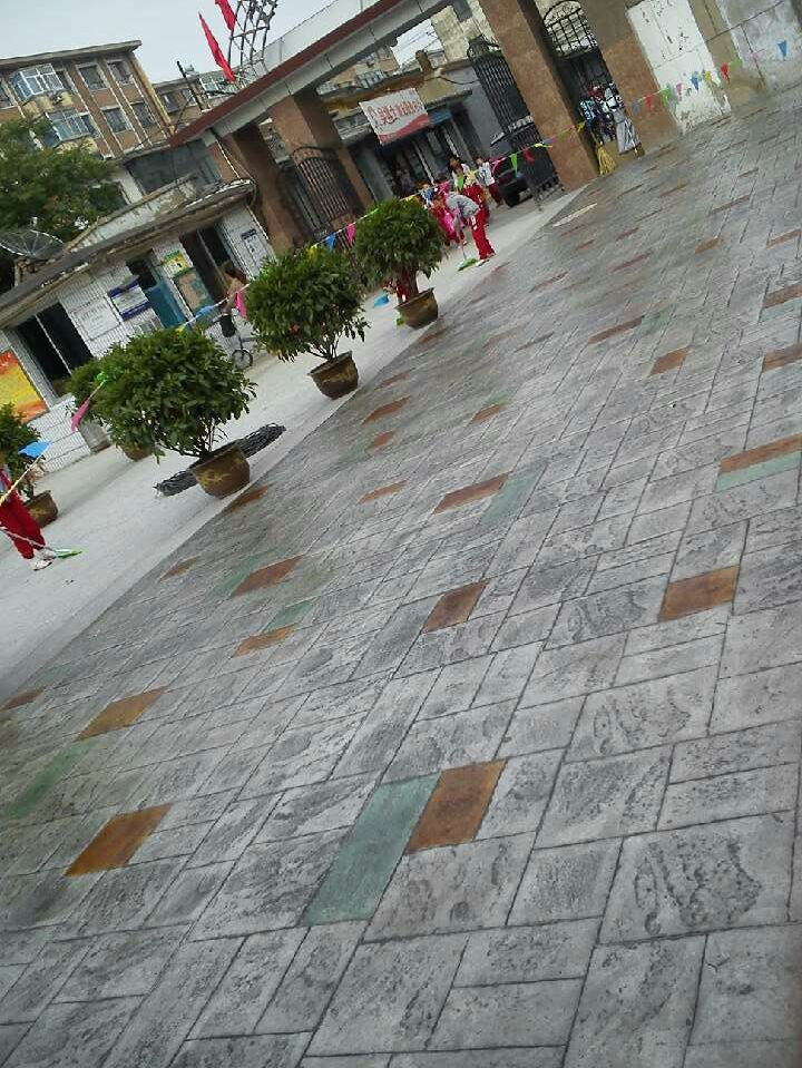 大同學(xué)校酸著色壓印混凝土-1.jpg