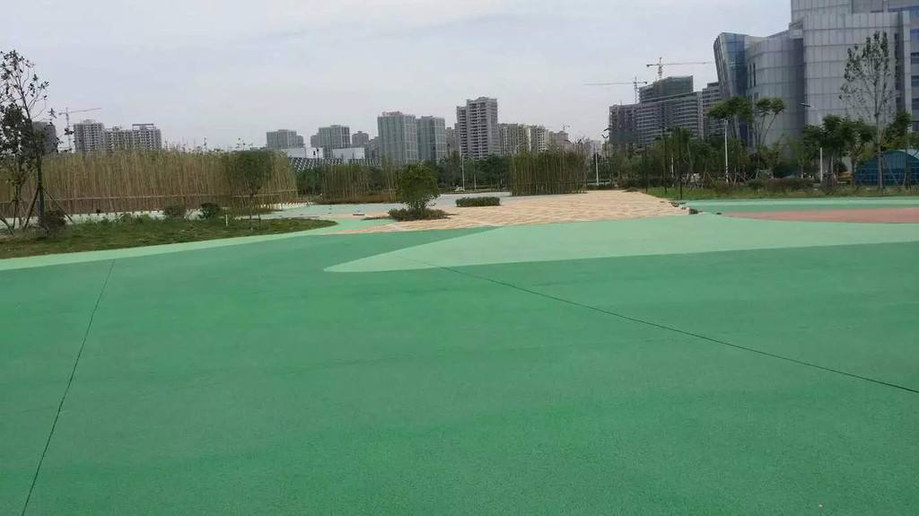 「彩色透水混凝土」彩色透水混凝土與透水磚哪種透水鋪裝更實用