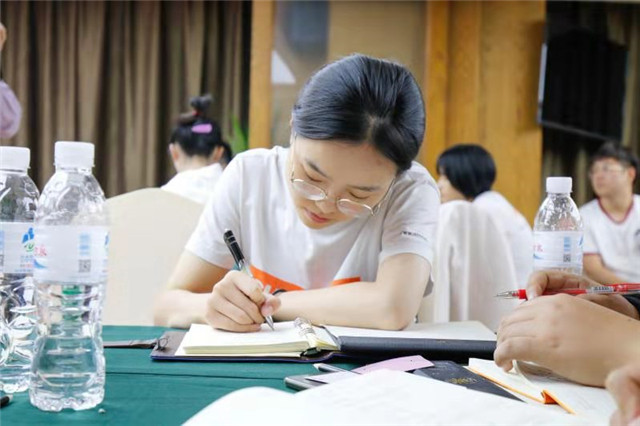 拜石員工 拜石員工